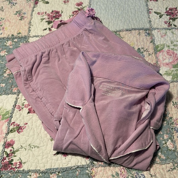 Victoria’s Secret PJs - Picture 1 of 9